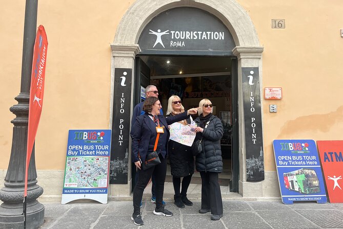 Colosseum, Roman Forum Experience and Vatican Museums - The Touristation Aracoeli office: the make-or-break moment