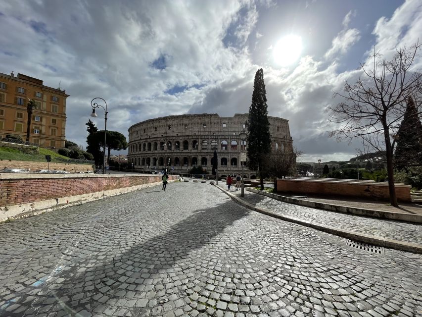 Colosseum: Semi Private Tour with VIP Arena Access - Meeting point at Via dei Fori Imperiali, 25: how to avoid the stress