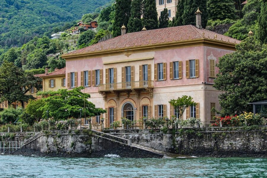Como: Lake Como Shared Boat Tour - High-end hotels on the opposite shore: Hotel Sereno and Mandarin Oriental