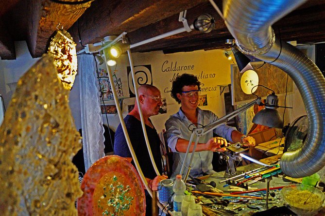 Create your Glass Artwork: Private Lesson with Local Artisan in Venice - The Artist’s Extra Demonstration: Seeing a More Complex Piece Take Shape