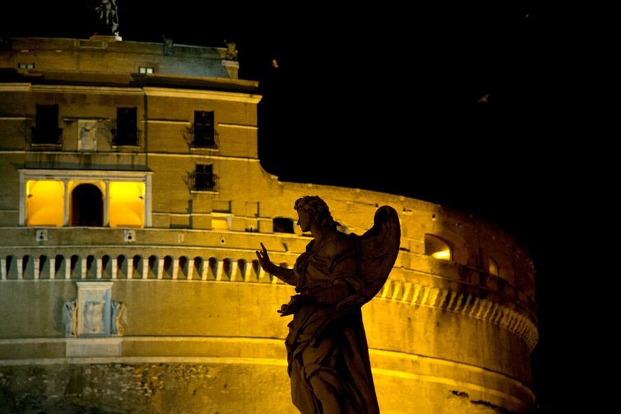 Dark Heart of Rome - Facts, Legend & Mystery Walking Tour - Castel Sant’Angelo: the finish that’s practical too
