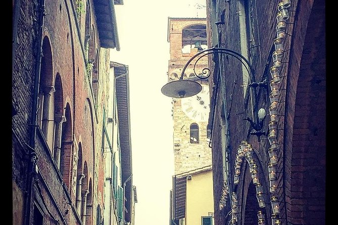 Discover Lucca’s Secrets on a Guided Walking Tour - Piazza Anfiteatro: How an Ellipse Explains an Ancient Amphitheater