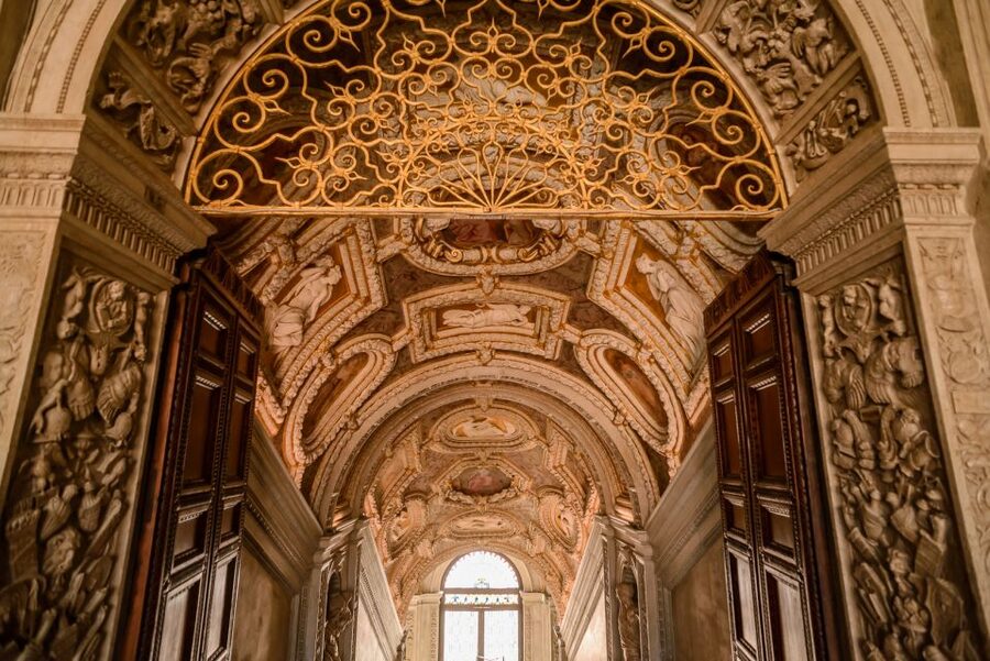 Doge's Palace & St. Mark's Basilica with Terrace Access Tour - Bridge of Sighs and New Prisons: The Canal View With a Purpose