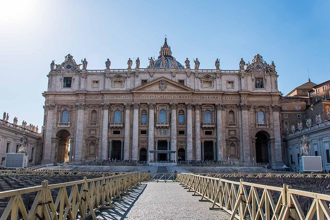 Early Vatican Museums & Sistine Chapel Small Group Tour - Cortile della Pigna: a quick breather inside the Vatican loop