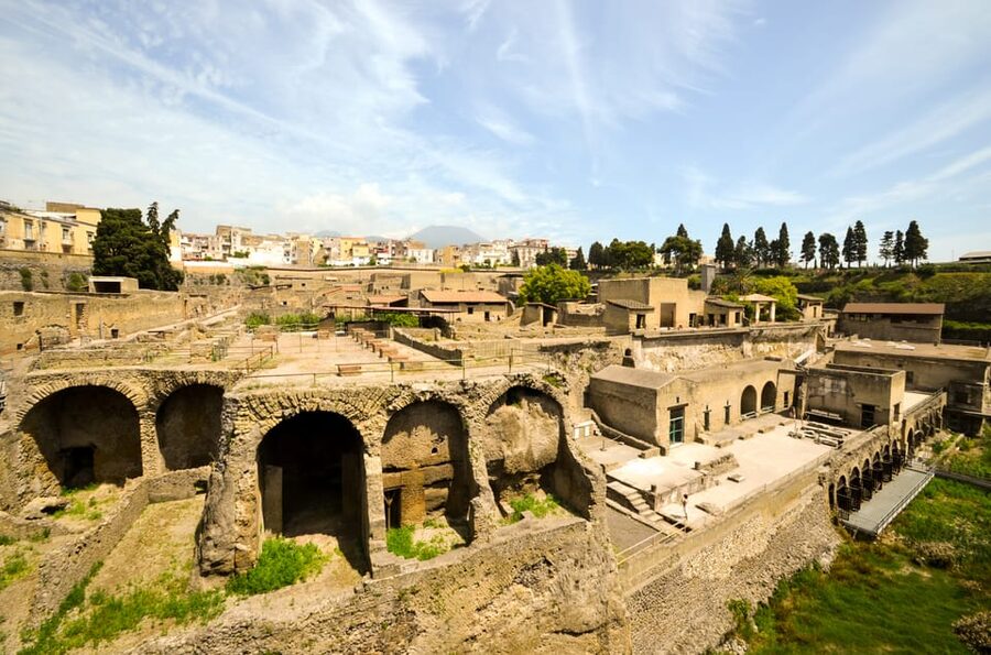 Ercolano: Herculaneum Entry Ticket with Optional Audio Guide - Preserved roofs, beds, doors, and the 79 AD shock factor