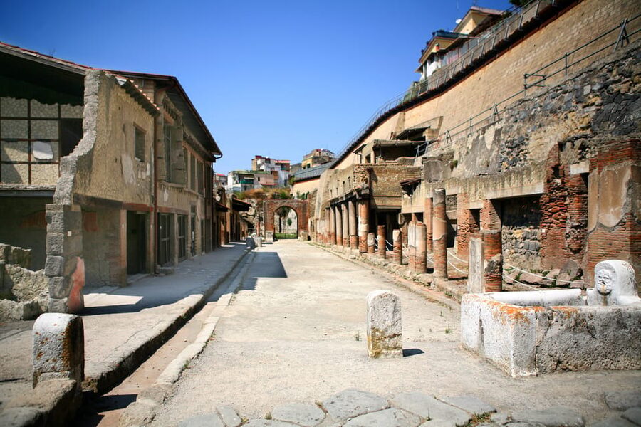 Ercolano: Herculaneum Entry Ticket with Optional Audio Guide - Frescoes and everyday rooms: how to get more out of each stop