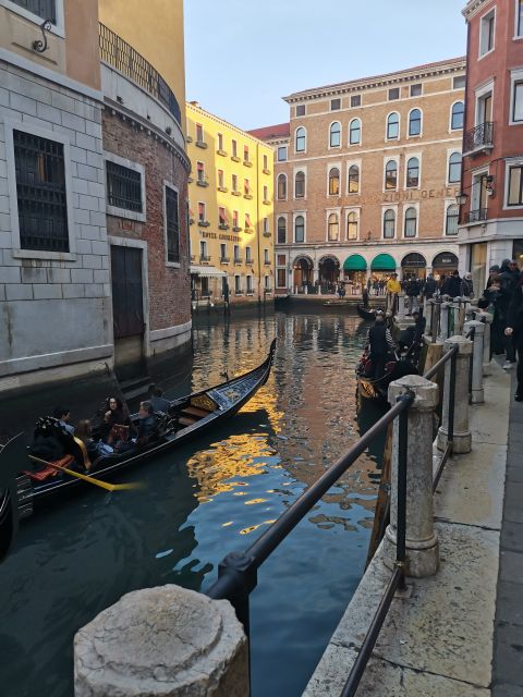 Evening Walking Tour with optional motorboat Ride - From Strada Nova to Rialto: moving with purpose