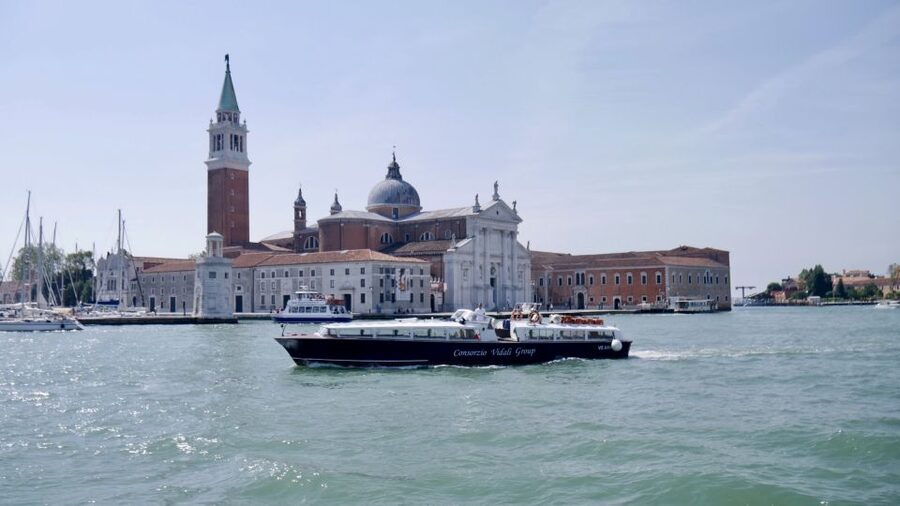 Evening Walking Tour with optional motorboat Ride - Optional gondola ferry for 2€: small, fun, and group dependent