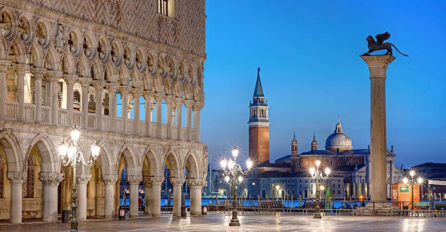 Evening Walking Tour with optional motorboat Ride - Meeting right outside KFC at Venezia Santa Lucia