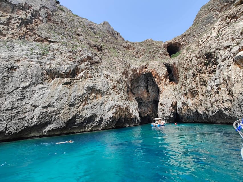 EXCURSION VISIT TO THE SANTA MARIA DI LEUCA CAVES - On board with LEUCAMARINE: snacks, drinks, and that calm cruising feel