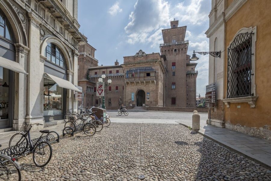 Ferrara: City Highlights Walking Tour with Local Guide - Key highlights to look for
