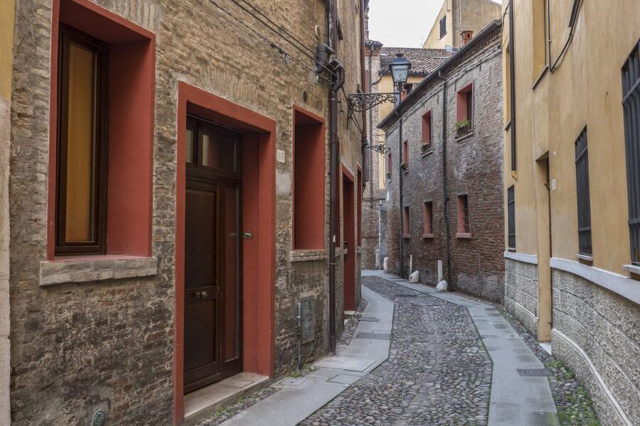 Ferrara: City Highlights Walking Tour with Local Guide - Palazzo dei Diamanti and the Addizione Erculea grid in plain language