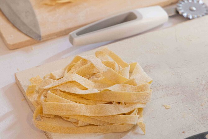 Fettuccine Ravioli and Tiramisu Cooking Class in Rome - How the meal works: your prep, then wine while things finish cooking