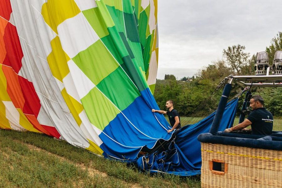 Florence: Balloon Flight Over Tuscany - The 1-hour balloon glide over vineyards and hilltop castles