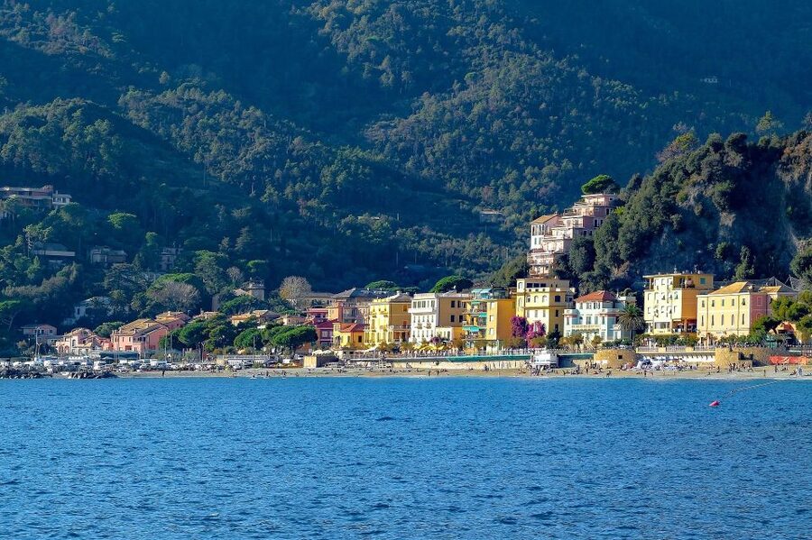 Florence: Cinque Terre Day Trip with Optional Street Food - Vernazza: Where the Day Feels Like a Movie Scene