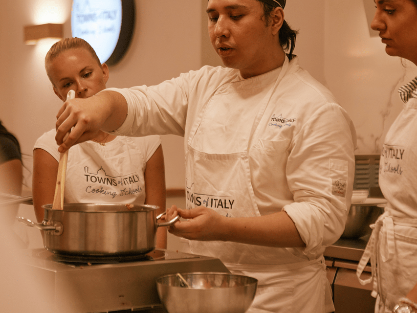 Florence: Cooking Class with Local Food Market Tour - Lunch at the family table: your meal plus Chianti pairing