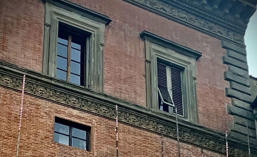 Florence: Dark Mysteries and Legends Guided Walking Tour - Piazza della Signoria: Florence’s political heart and the Medici shadow