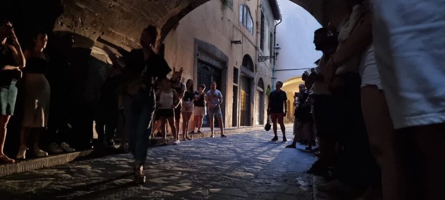 Florence: Dark Mysteries and Legends Guided Walking Tour - Ponte Vecchio ending: a classic finish with a changed mood