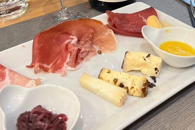 Florence Food Tour with Truffle Pasta, Steak & Free Flowing Wine - Stop 1: Prosciutto and Cheese With 30-Year Aged Balsamic