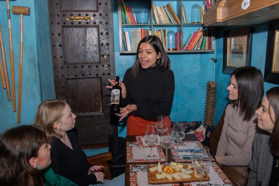 Florence: Guided Food Walking Tour with Tuscan Classics - Chianti wine or non-alcoholic beverages, and why it fits the story