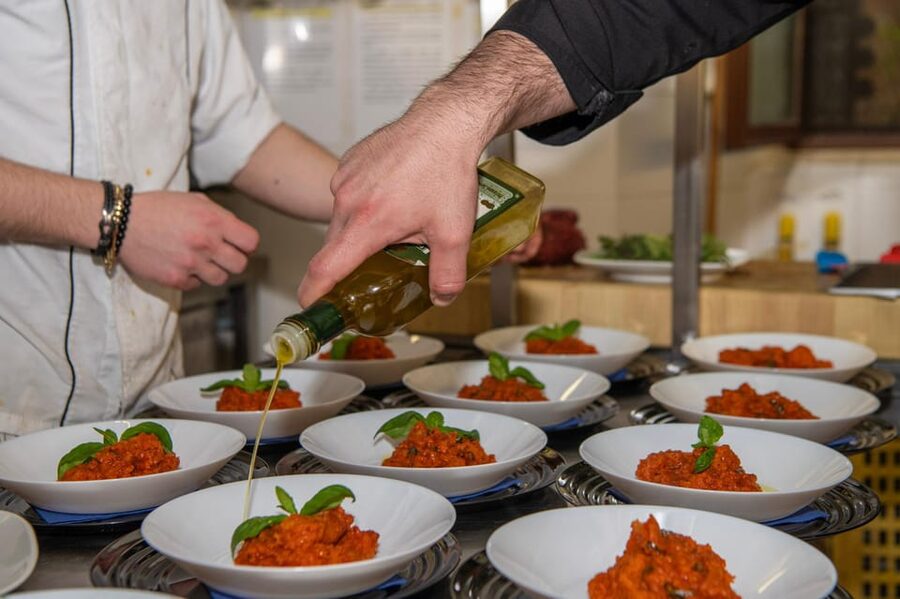 Florence: Guided Food Walking Tour with Tuscan Classics - Typical walking tour flow: how the stops help you plan your next meals