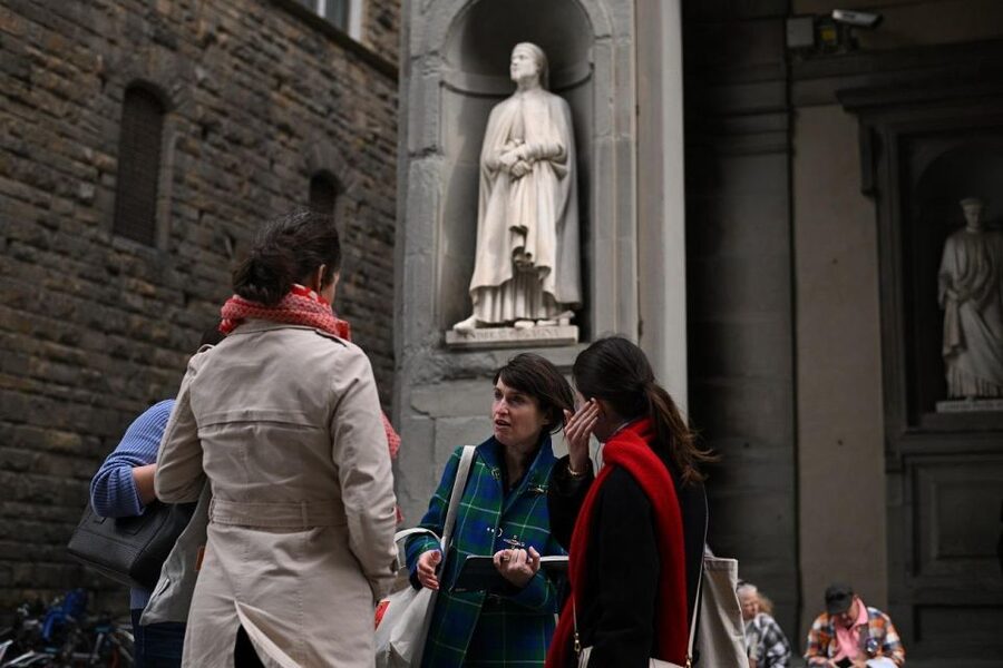 Florence: Guided Tour of Medici Family Secrets and Chapels - Piazza del Duomo to Piazza della Signoria: where religion meets government