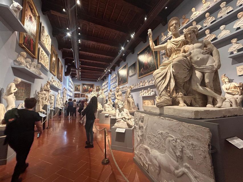Florence: Michelangelo's David Entrance Ticket and Audio App - Michelangelo’s David in the main hall: what to look for