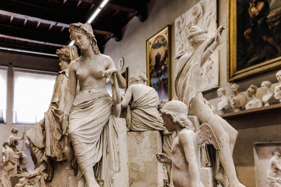Florence: Michelangelo's David Reserved Entry Tickets - Audio guide setup: Pop Guide and Crown Tours app, plus headphones