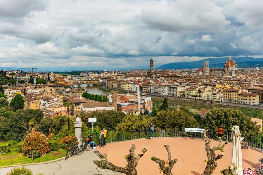 Florence: Old Town Golf Cart Excursion - Across the Arno: Ponte Vecchio, the Vasari Corridor Photo Moment, and Bridge Views