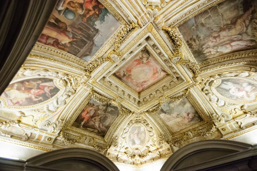 Florence: Palazzo Vecchio Entrance Ticket & Audioguide - Audio or multimedia guide on a tablet: a self-paced plan that works