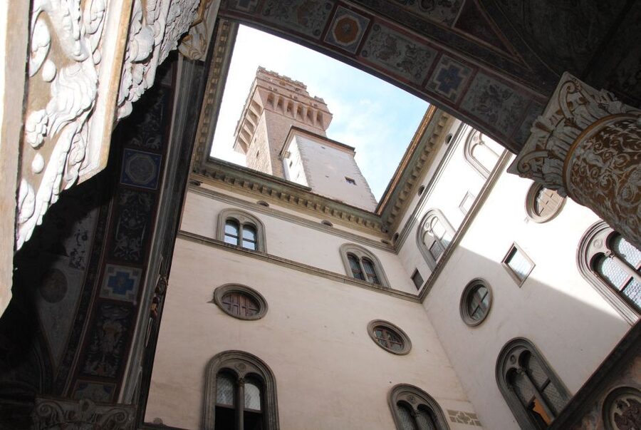 Florence: Palazzo Vecchio Guided Tour - Comfort, stairs, and the backpack rule inside Palazzo Vecchio