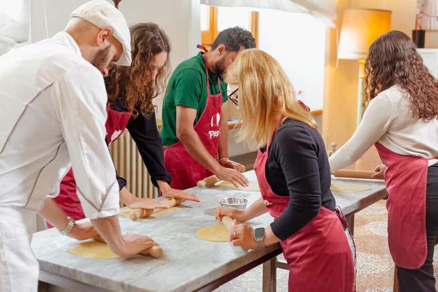 Florence: Pasta Class with Wine, Limoncello and Dessert - Florence Pasta Class Near Ponte Vecchio in a Historic Palace
