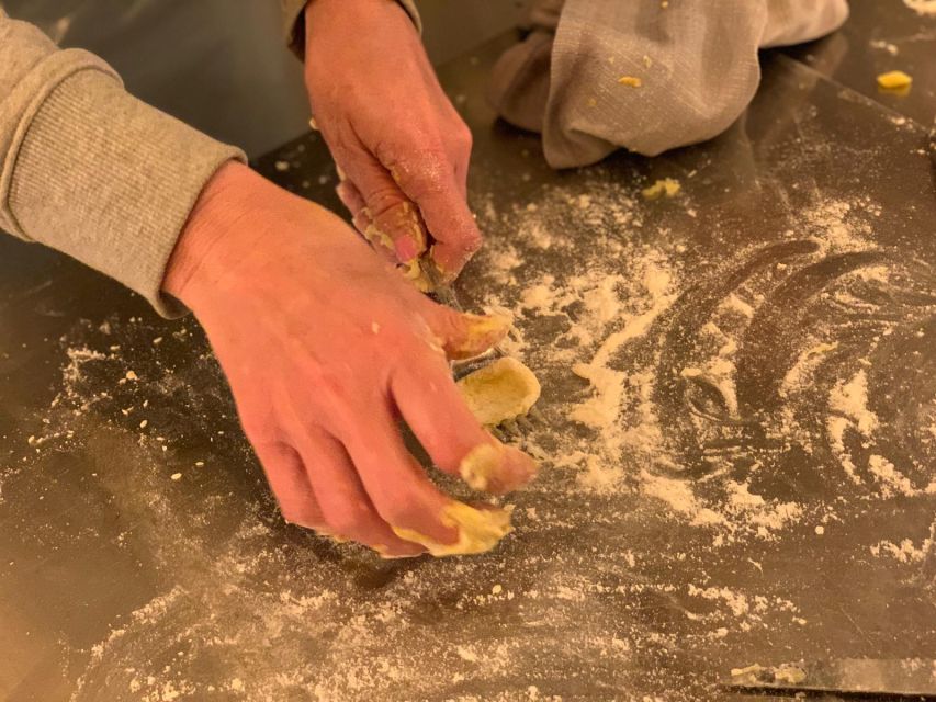Florence: Pasta & Tiramisu Cooking Class with Unlimited Wine - Making Fresh Pasta in the Heart of Florence