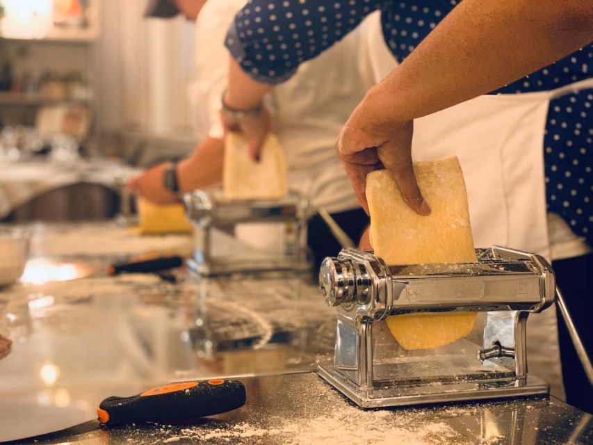 Florence: Pasta & Tiramisu Cooking Class with Unlimited Wine - Group Size, Instructor Style, and Recipe Printouts