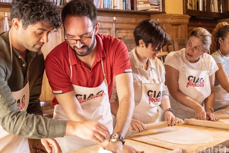 Florence: Pizza and Gelato Experience with Unlimited Wine - Meeting at La Cucineria: Finding the Class in the Heart of Florence