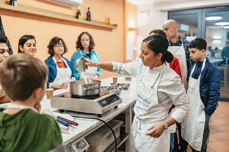 Florence: Pizza and Gelato Preparation Class - Dinner With Your Own Pizza, Plus Chianti and Unlimited Wine