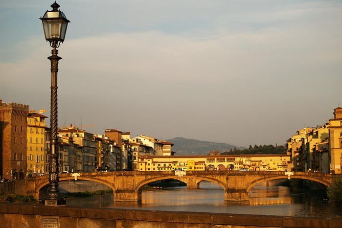 Florence River Cruise on a Traditional Barchetto - From Piazza della Signoria to the river: getting oriented fast