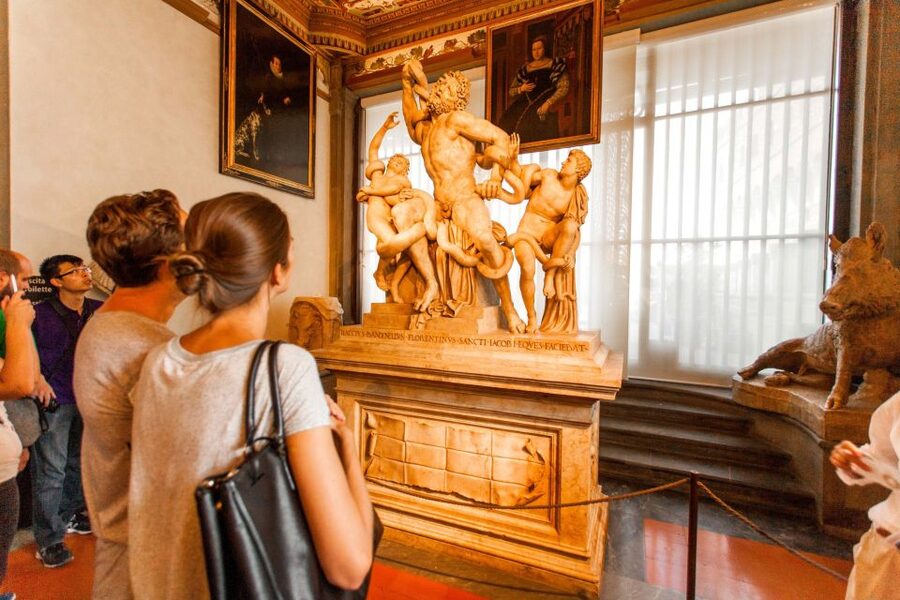 Florence: Skip-the-Line Uffizi Gallery Small Group Tour - The Uffizi building by Giorgio Vasari