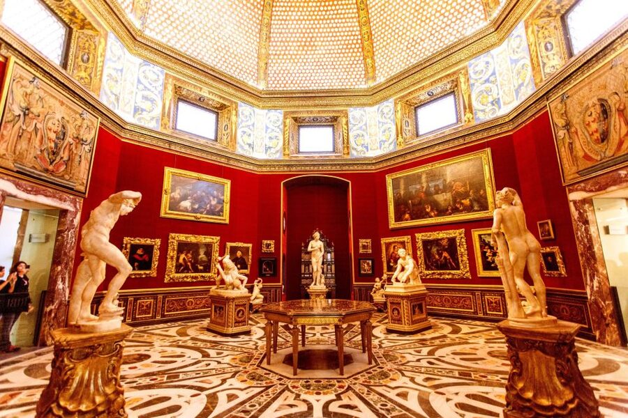 Florence: Skip-the-Line Uffizi Gallery Small Group Tour - Small group size, headsets, and language options