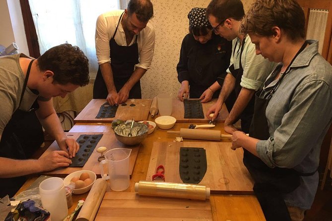 Florence Small-Group Pasta Class with Seasonal Ingredients - A Real Florence Kitchen Session Starts at Via Romana