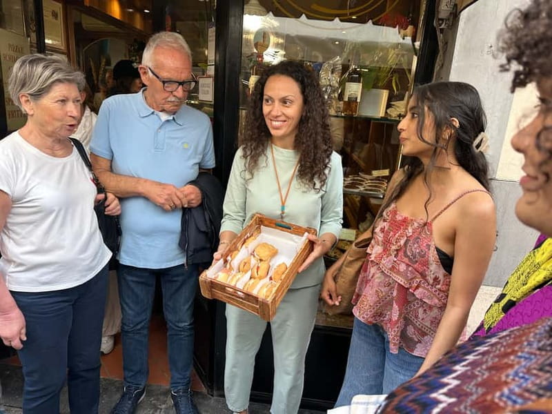 Florence: Street Food Tour with Wine & Local Guide - Schiacciata, pasta, and the food logic behind Tuscan classics