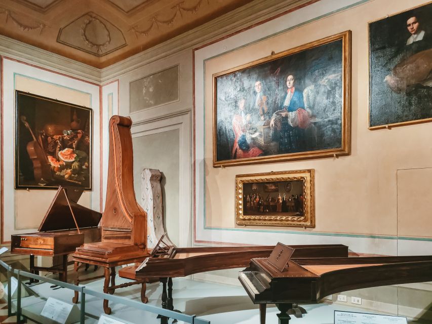 Florence: Timed Entry Ticket to Michelangelo's David & eBook - Painting galleries, Giotto and Botticelli, plus the top-floor altarpieces