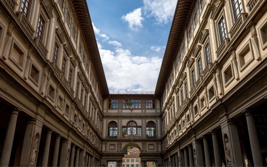 Florence: Uffizi Entry Ticket & Audio Guided Tour with Host - Audio guide in your language, with real answers from the host