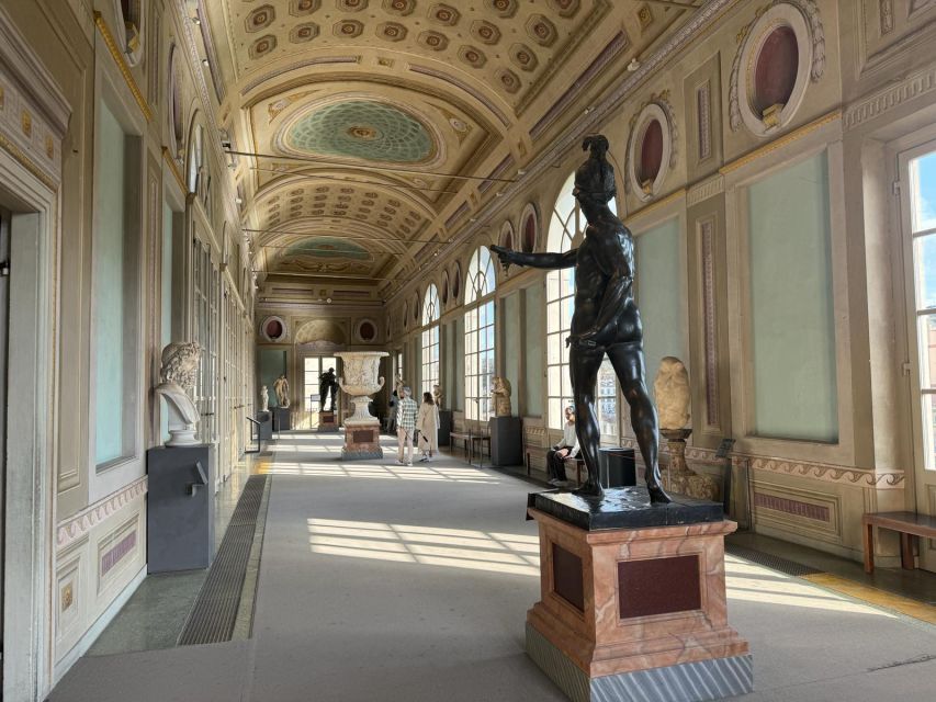 Florence: Uffizi Gallery Reserved-Entry VIP Tour - Vasari’s architecture and the ancient statues in the corridors