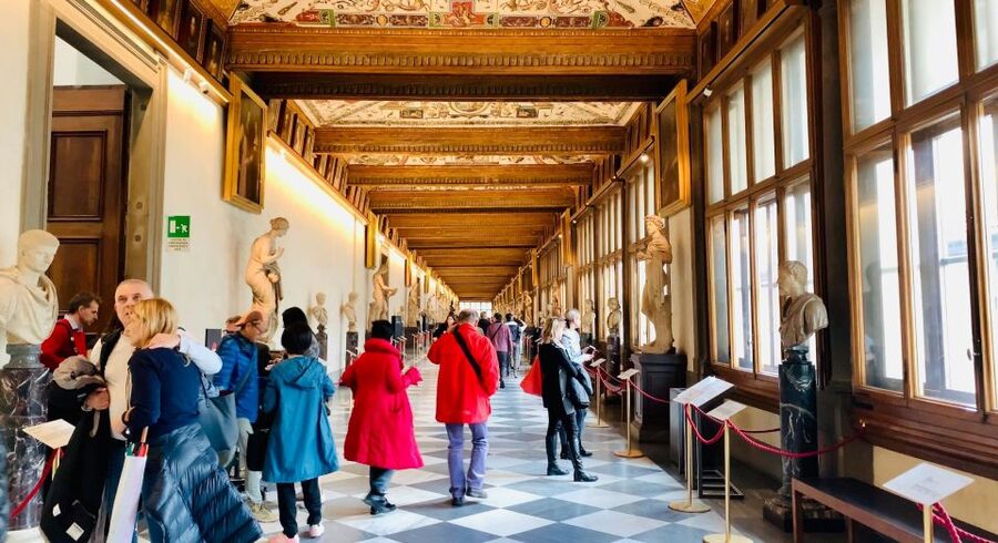 Florence: Uffizi Gallery Small-Group Guided Tour with Ticket - Michelangelo Stop: Tondo Doni and the Art of Power