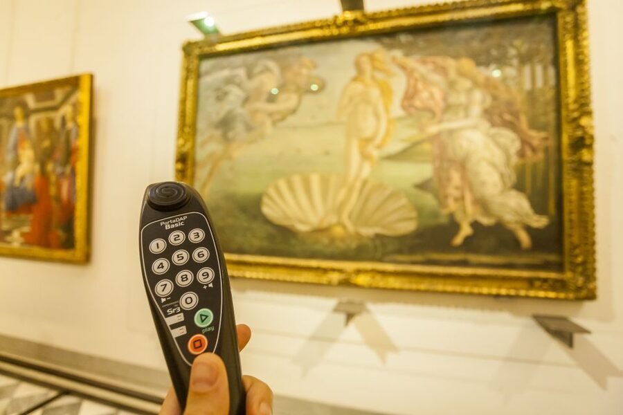 Florence: Uffizi Gallery Tickets with Optional Audio Guide - Uffizi timed entry and the Vasari building by the Arno