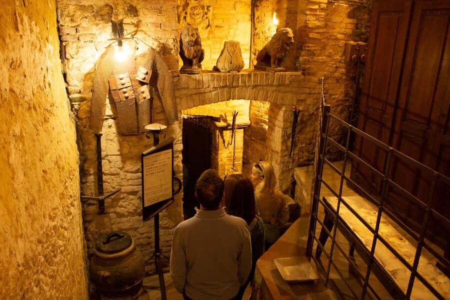 Florence: Valdorcia Wine, Brunello Montalcino, Montepulciano - Montalcino Winery Time: Brunello di Montalcino Tasting With Real Method