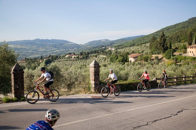 Florence Vintage Bike Tour–guided, small group or private option - Piazza della Signoria: political Florence on two wheels