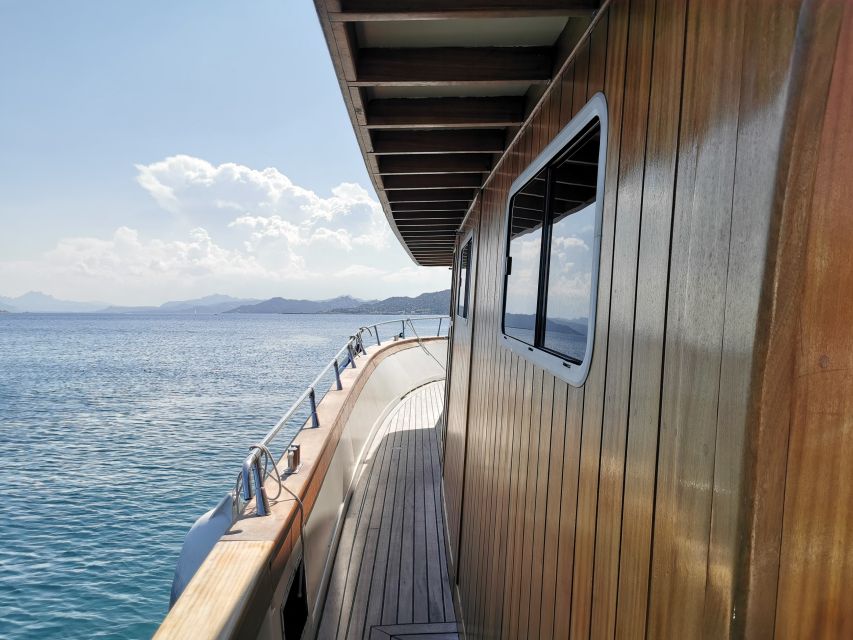 Forio: Ischia Island Boat Tour with Local Lunch and Swimming - From Green Cave to Cava Grado: Multiple Stops That Keep You Moving