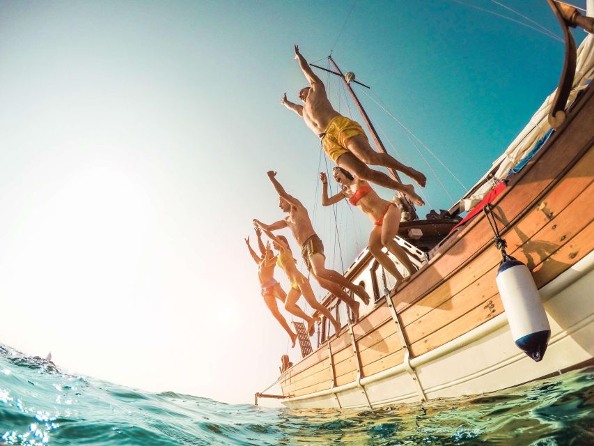 From Amalfi: Capri Island Boat Tour with Snorkeling & Drinks - Finding the right pier in Amalfi (and why it matters)